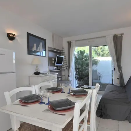 Charmante Location Dans Avec Piscine וילה