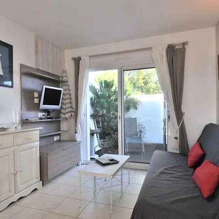 Charmante Location Dans Avec Piscine *
